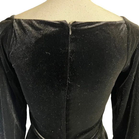 Aqua NEW Black Velour Romper Size Medium Flared Long Sleeves Shorts Cocktail - Picture 6 of 7